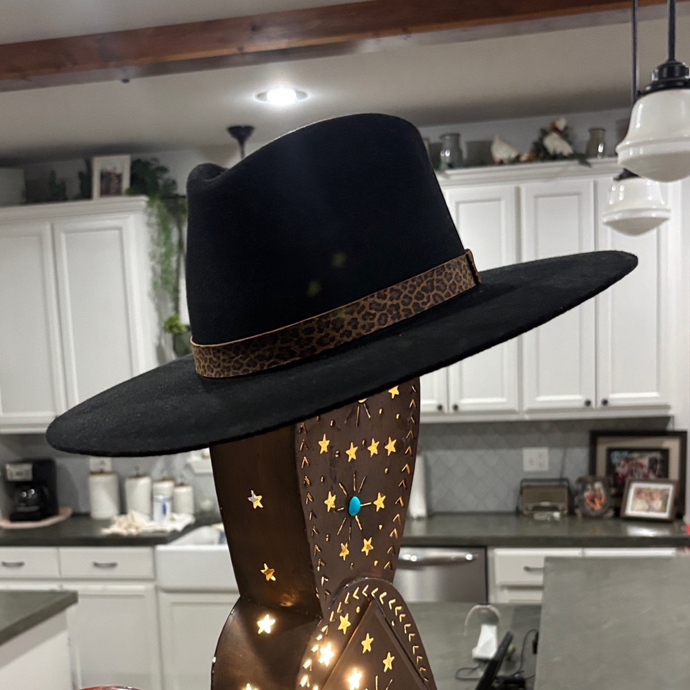 Black Wide-Brim dress cowgirl hat  with Leopard-Print Band medium